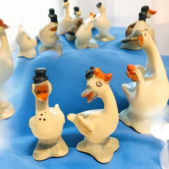 Vintage Mr. & Mrs. Duck Salt & Pepper Shakers - Picture 1 of 9